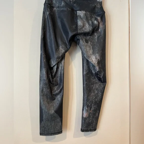 ALO Crop Leggings EUC - Picture 3 of 4